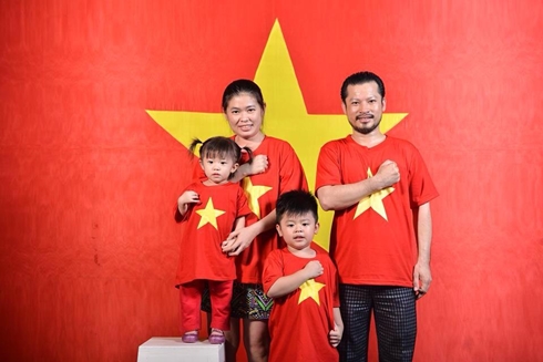 Gia đình Hùng Cửu Long bày tỏ lòng yêu nước