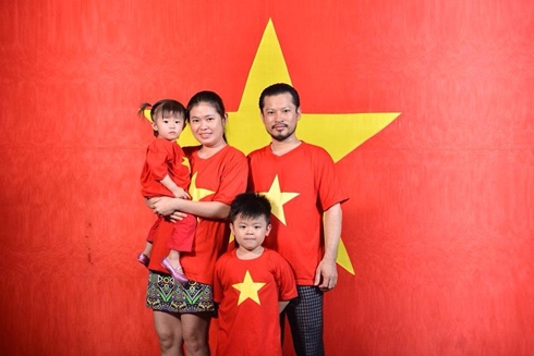 Gia đình Hùng Cửu Long bày tỏ lòng yêu nước