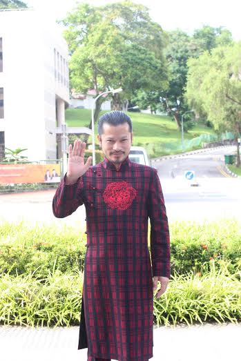 Hùng Cửu Long thổi hồn vào áo dài Việt trên đất Singapore