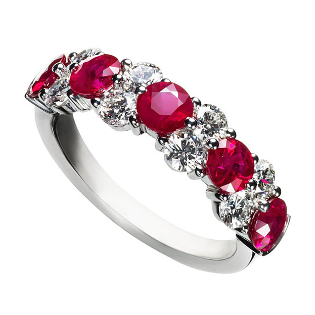 Nhẫn Ruby đỏ cho cô dâu mùa đông
