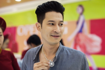 Huy Khánh bị bắt gặp mua nhẫn cưới Cửu Long Jewelry tặng Anh Thư
