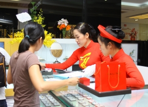 Khai trương shop Vincom Hồng Phát