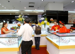 Khai trương shop Vincom Hồng Phát